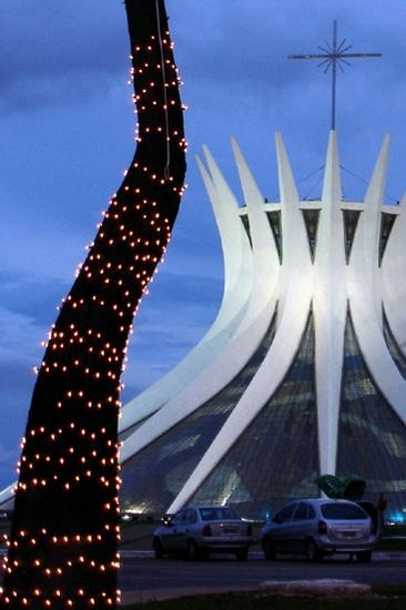 author: paulo rodrigues
title: Catedral à noite