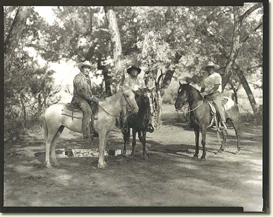 auteur : Gary Auerbach                    titre: Navajo Riders