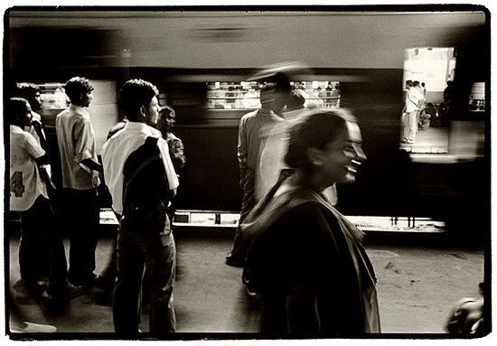 author: Stefan Rohner
title: New Delhi Train Station 2