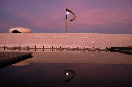 author: paulo rodrigues
title: Memorial JK ? Obra de Oscar Niemeyer