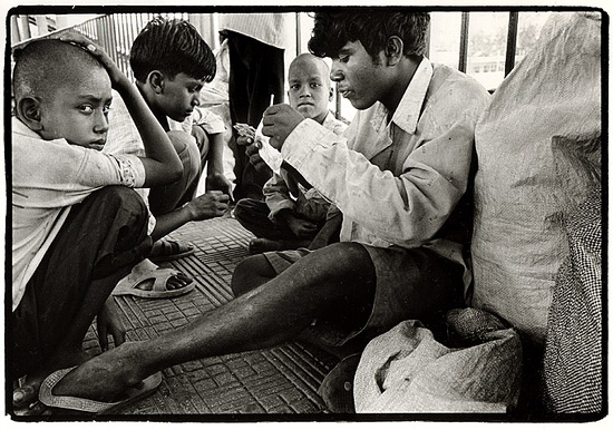 author: Stefan Rohner
title: 	New Delhi Train Station 6