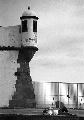 author : João Varela                    title: À sombra de glórias passadas