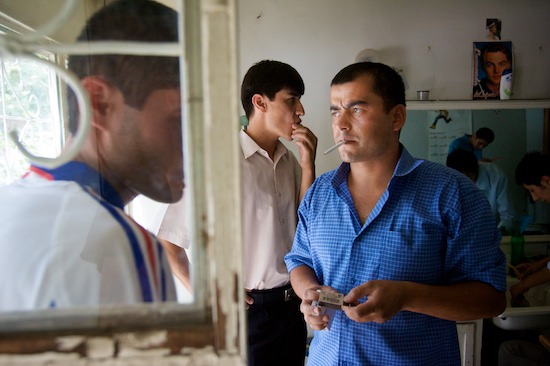 autor: Joost De Raeymaeker
t&iacute;tulo: Barber shop in Samarkand