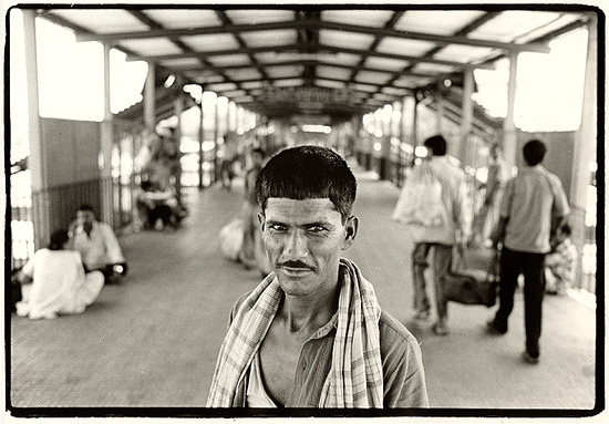 author: Stefan Rohner
title: New Delhi Train Station 5
